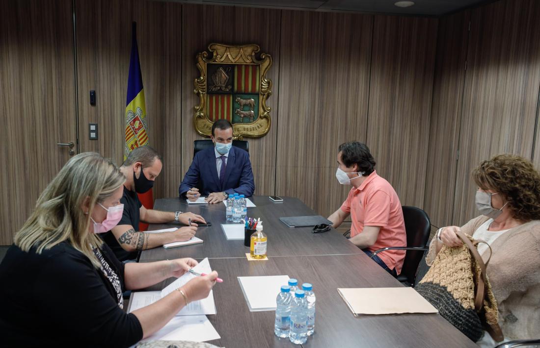 Un moment de la reunió del ministre Torres amb el sector turístic.
