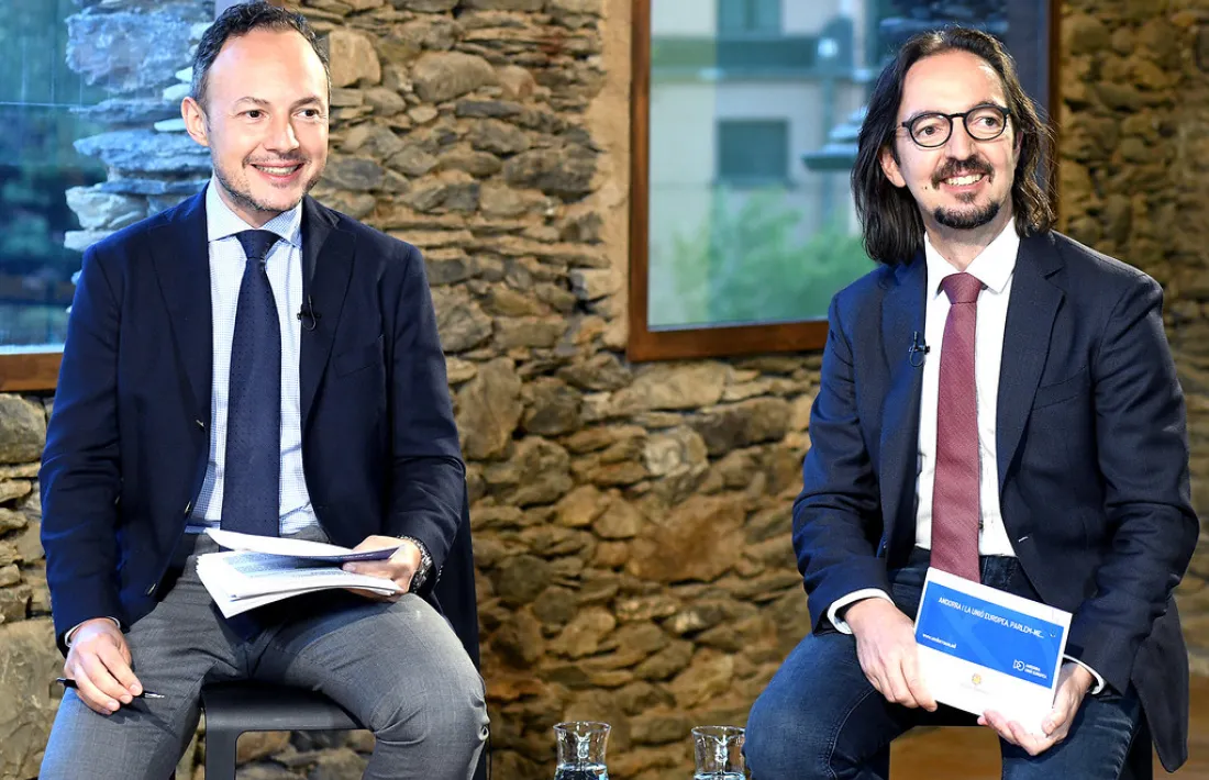  Un moment de la intervenció del cap de Govern, Xavier Espot, i el secretari d’Afers Europeus, Landry Riba, aquest dilluns.