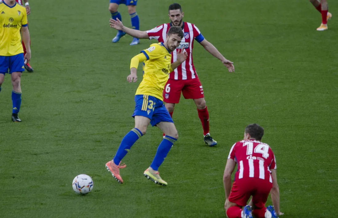 El davanter Manuel Nieto, amb el seu segon partit amb el Cadis a primera divisió, contra l’Atlètic de Madrid, vigent campió de lliga. Foto: LFP