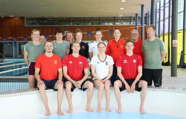 p._29_seleccio_femenina_natacio_al_pas_foto_comu_dencamp