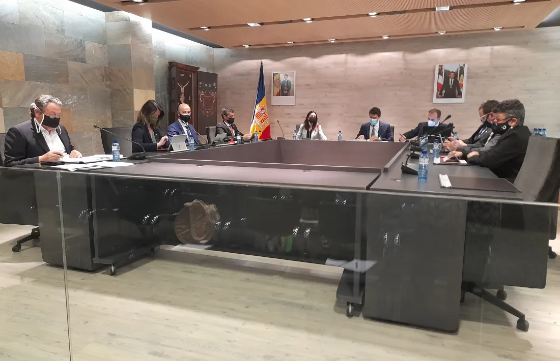 Moments abans de començar la sessió del consell de Comú d'Ordino, aquest matí. 