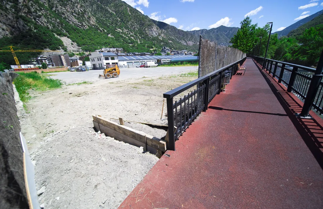 Imatge de la parcel·la que el Comú d’Andorra la Vella ha llogat per convertir-lo en aparcament.