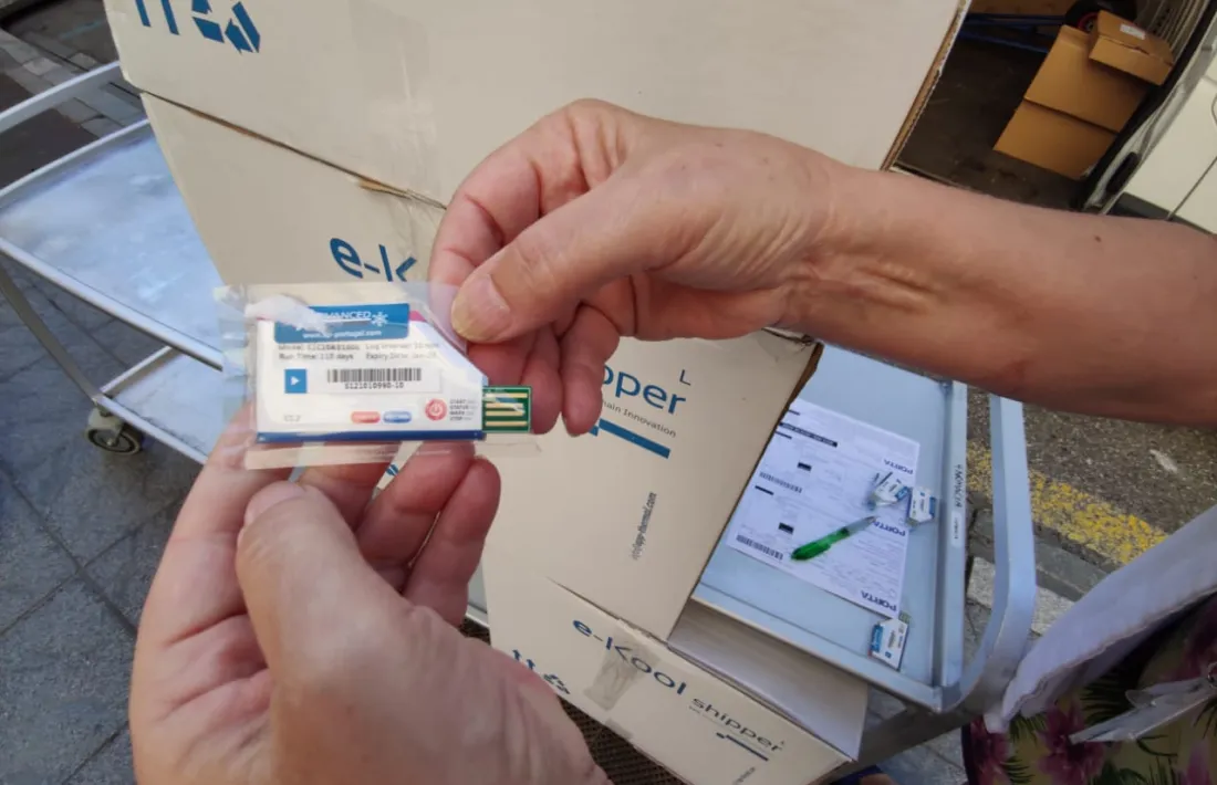 Un moment de l'arribada de les vacunes procedents de Portugal.