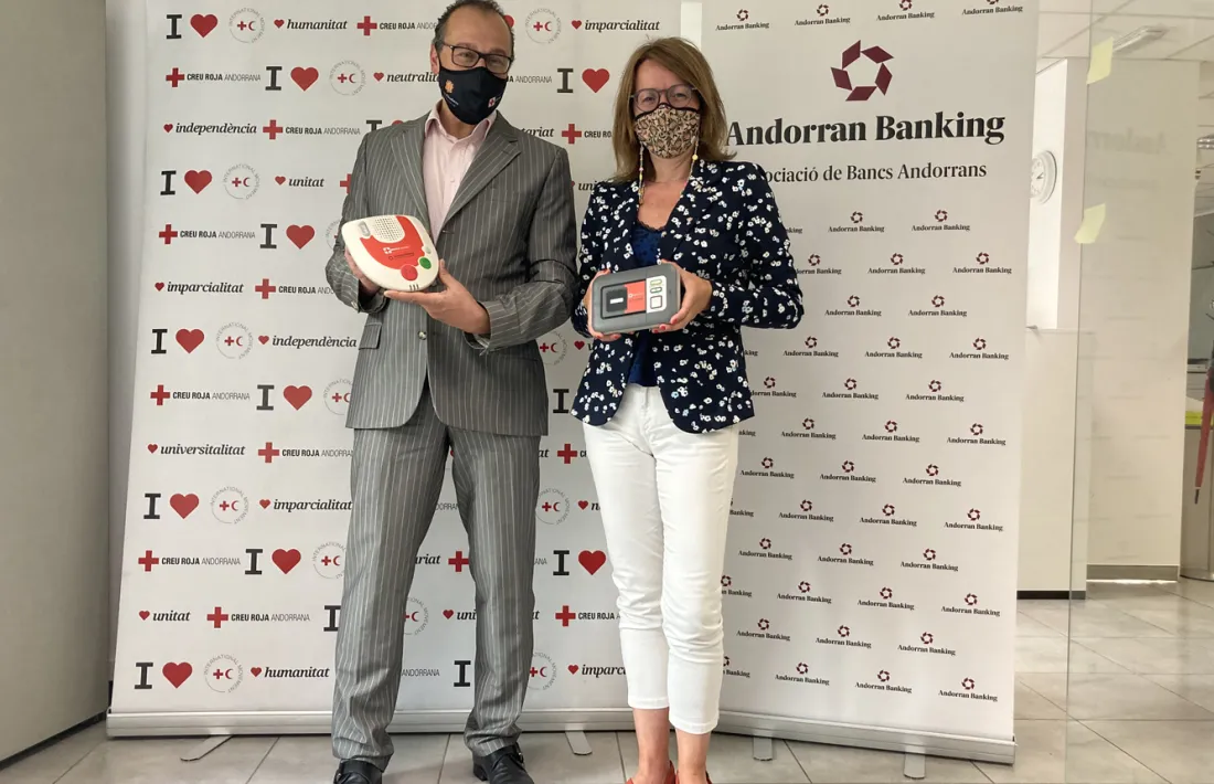 Josep Pol i Esther Puigcercós amb els nous terminals.