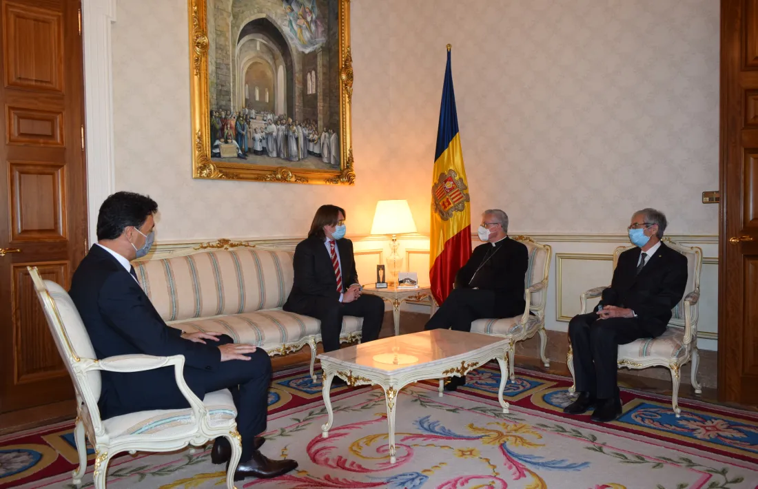 un moment de la reunió de Vives amb els consellers de Ciutadans Compromesos.