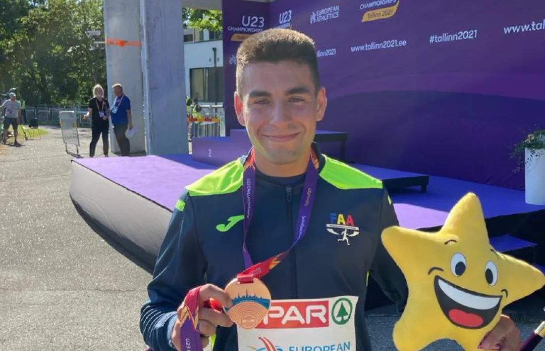 Nahuel Carabaña, amb la medalla de bronze. Foto: FAA