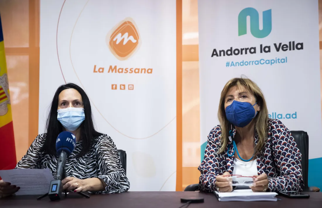 Olga Molné i Conxita Marsol durant la compareixença d'aquesta tarda.