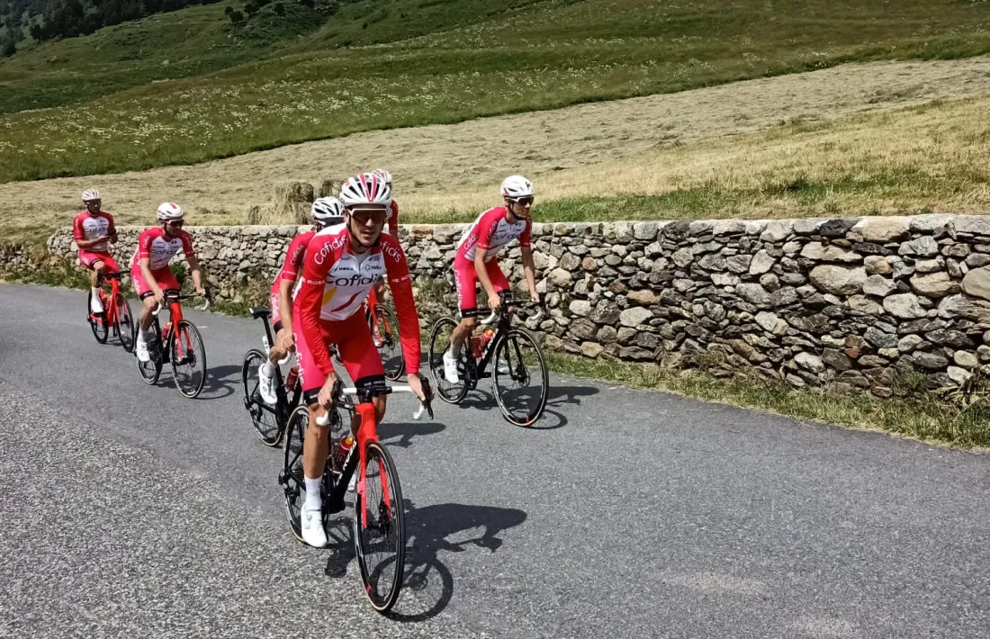  L’equip de Cofidis, amb l’internacional Jesús Herrada, a la vall d’Incles. Foto: J. C. 