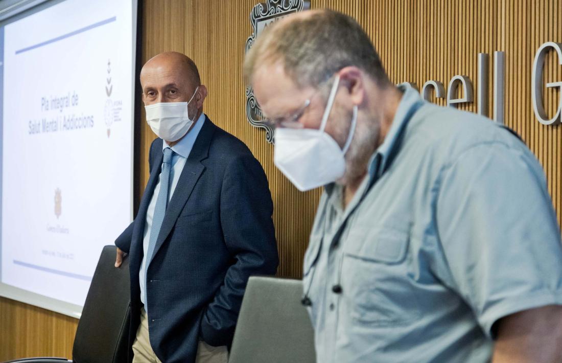 El ministre de Salut i el president de la comissió de Sanitat, Jordi Font, avui abans de començar la compareixença.