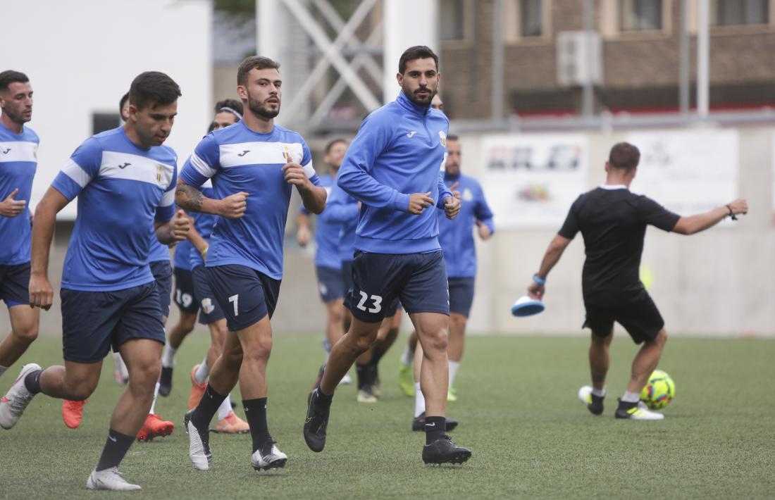 Un moment del darrer entrenament de l’FC Santa Coloma abans del matx d’avui contra els Mons Calpe.