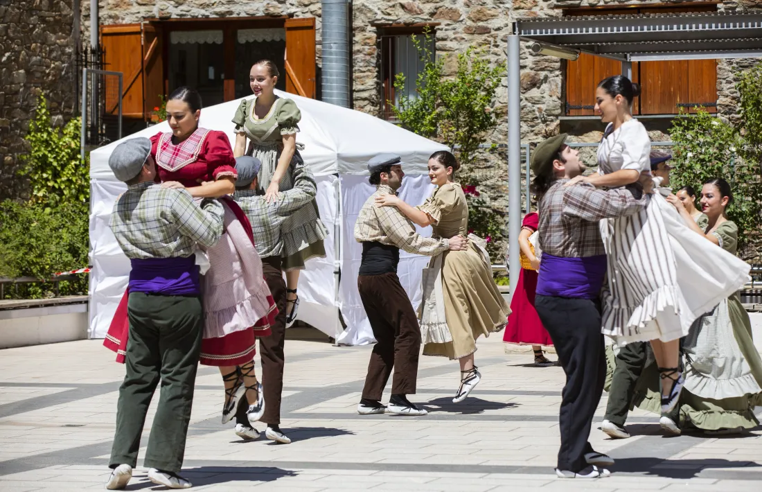 L’Esbart de les Valls del Nord, durant l’exhibició d’ahir.