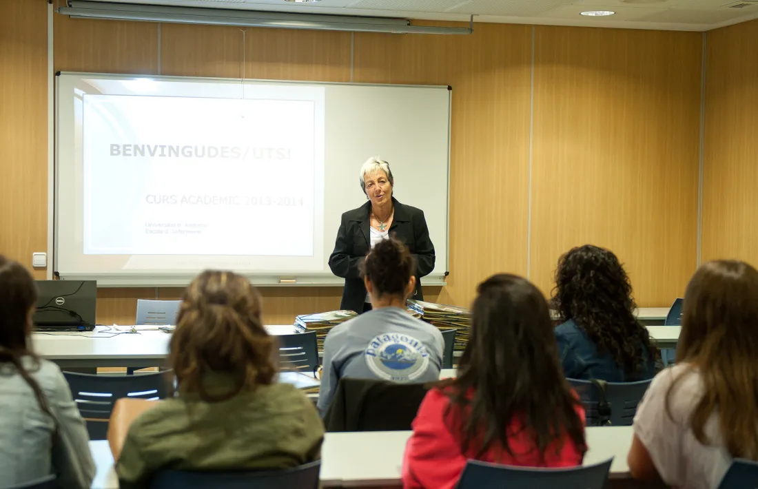 Mandicó, durant una intervenció en un aula universitària. 
