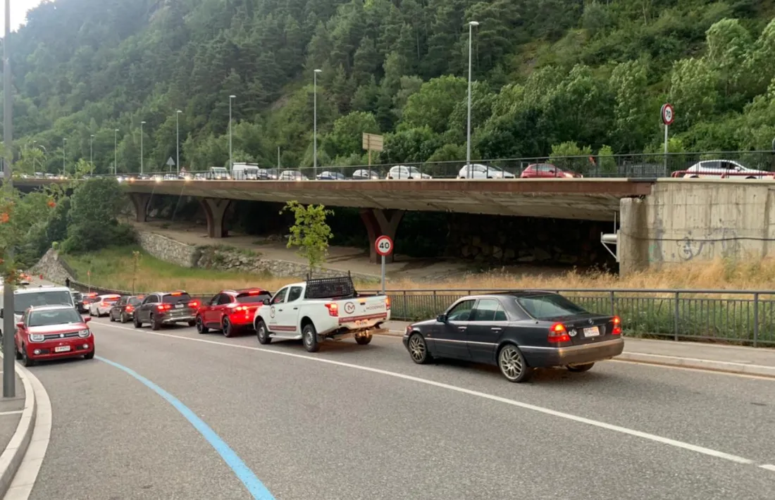 El sinistre ha provocat el tall de la CG-2 i ha causat força cues.