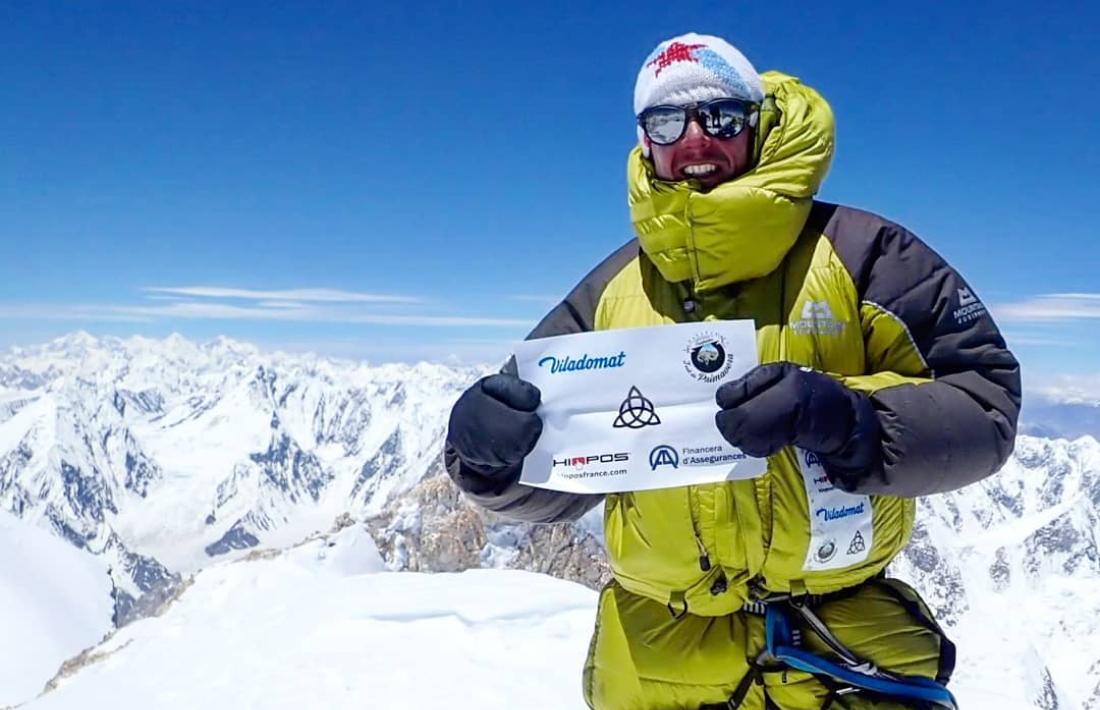 Gonzalo Fernández al cim del Gasherbrum, la tretzena muntanya més alta del planeta. Foto: Facebook