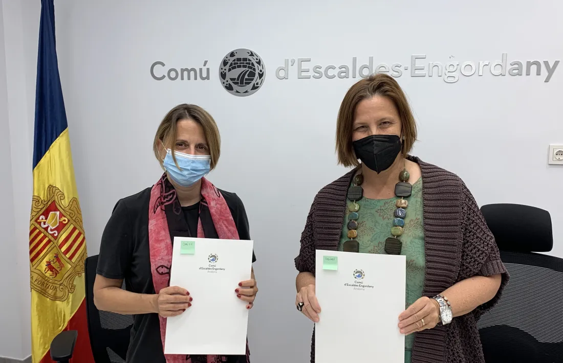 Un moment de la signatura del conveni.