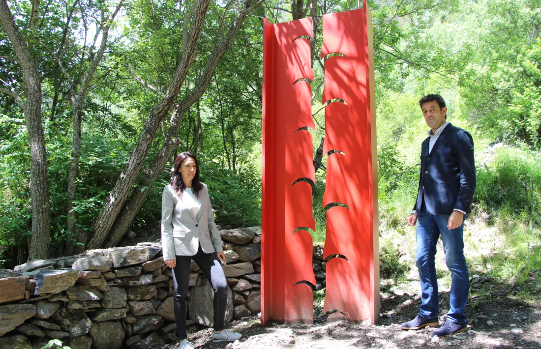 Els cònsols d'Ordino amb l'estripagecs, aquest matí.