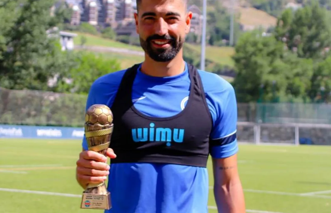 Carlos Martínez, amb el trofeu. Foto: MarcadorCat