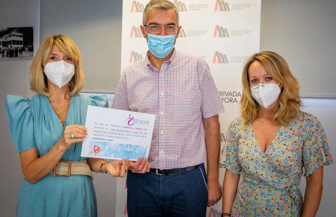 Un moment de la donació.