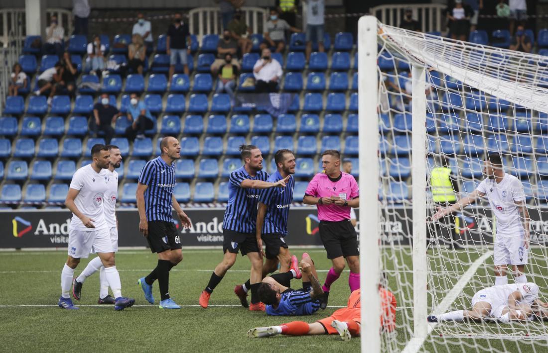 Els jugadors de l’Inter van demanar penal sobre Genís a la segona part de la pròrroga. Foto: Facundo Santana