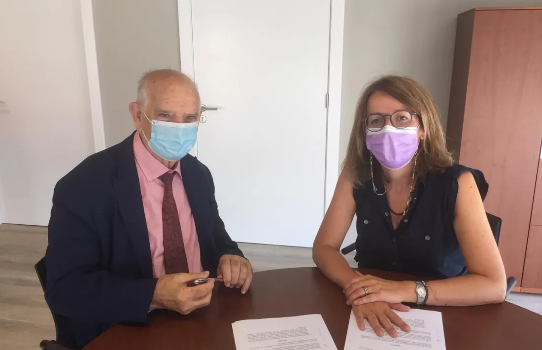 Un moment de la signatura del conveni, aquest matí.