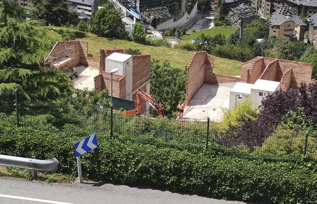 Uns habitatges en construcció a la parròquia d’Encamp.