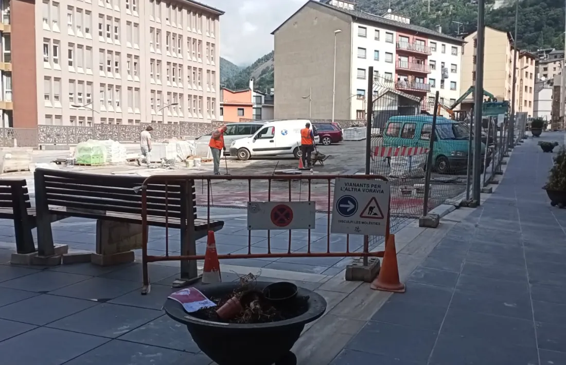 Les obres de la plaça de la Creu Blanca.