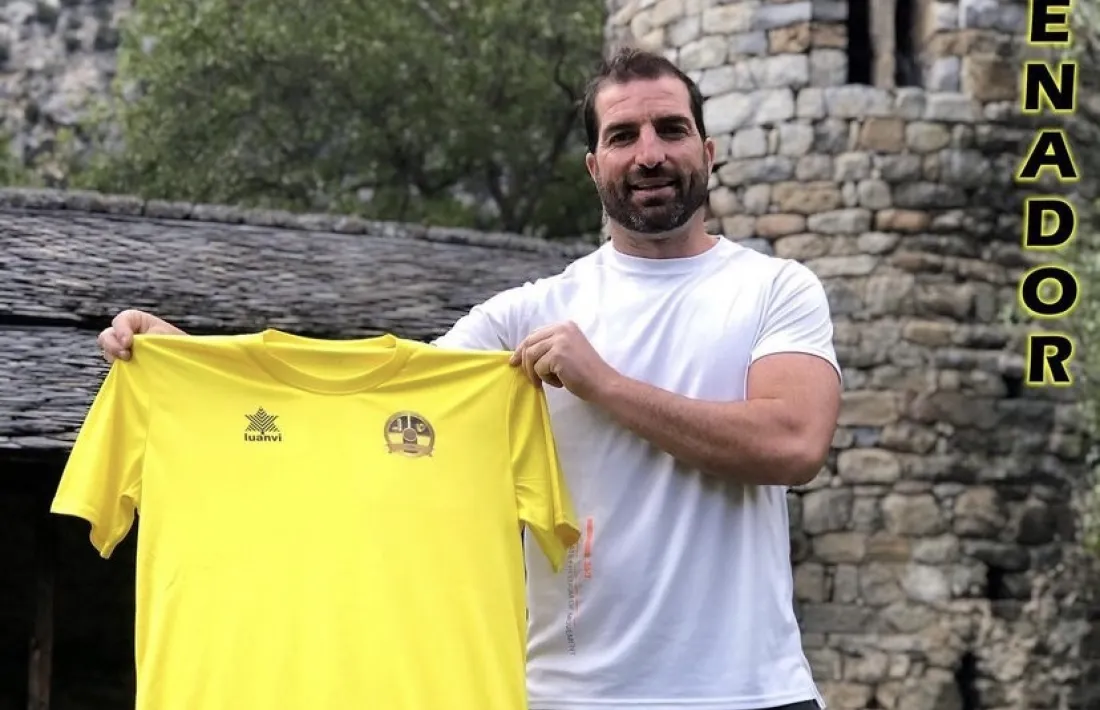 Juan Velasco, amb la samarreta de la UE Santa Coloma. Foto: Instagram