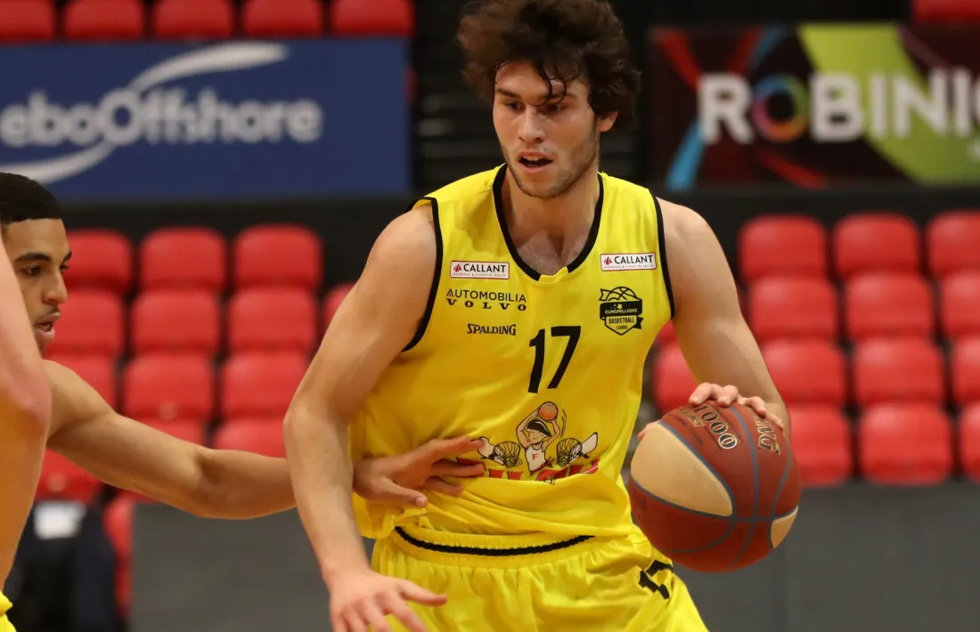 Mario Nakic, amb el Filou Oostende belga. Foto: Twitter