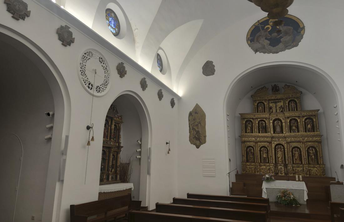El de Sant Iscle, a la Massana està encastat al mur, com el de Sant Serni. Per fer-lo sonar s’ha d’estirar la corda i només ‘toquen’ una ‘melodia’.