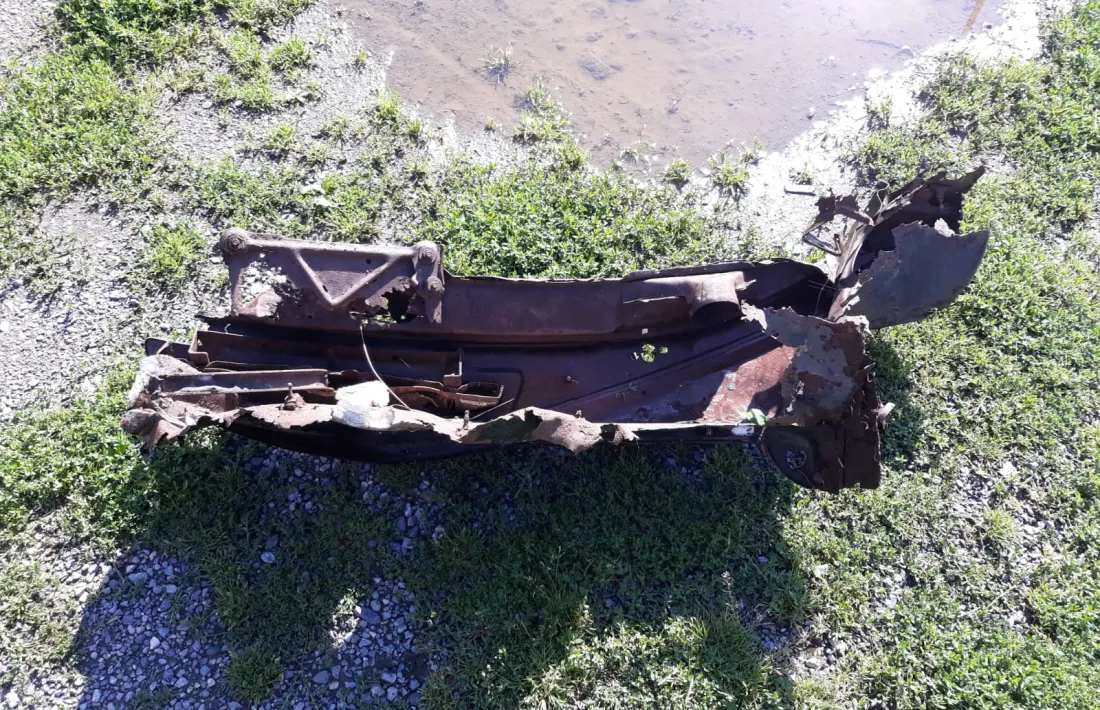 La ferralla retirada del llit del riu.