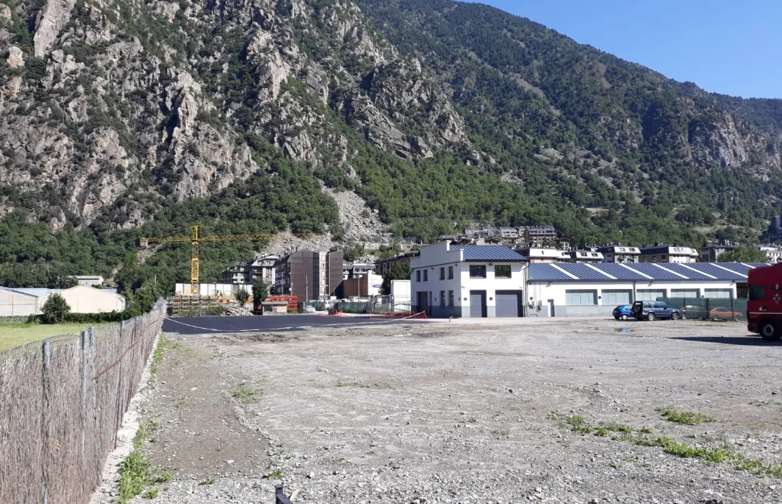 El terreny on s'ubicarà el nou aparcament.
