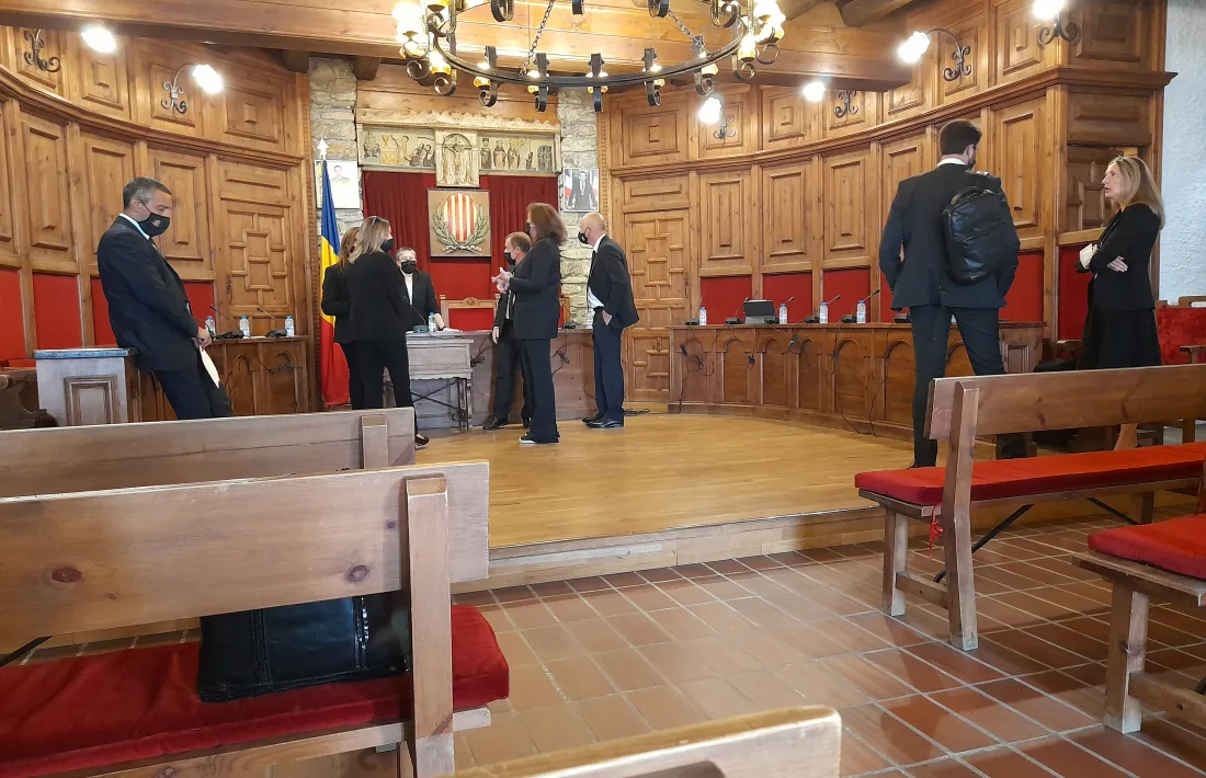 Moments abans de començar la sessió del consell de Comú de Sant Julià, aquest matí. 