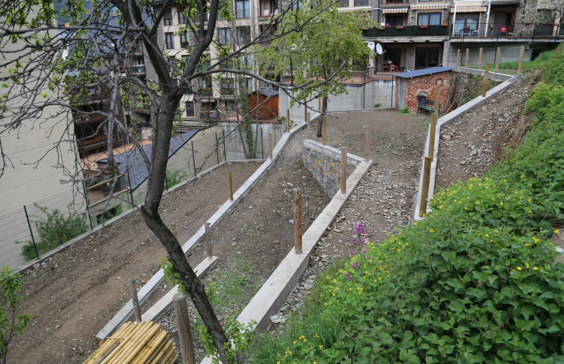 Vista de la zona on s'adequarà el nou parc infantil.