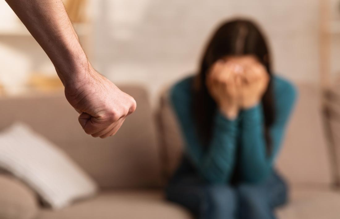 Les feministes no volen que s’ampliï la violència de gènere als homes.