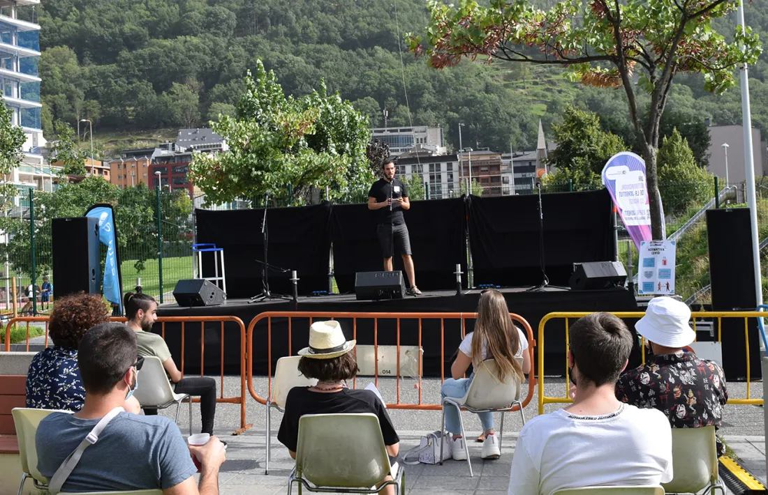 Un moment de la lectura del manifest per part del Fòrum Nacional de la Joventut.