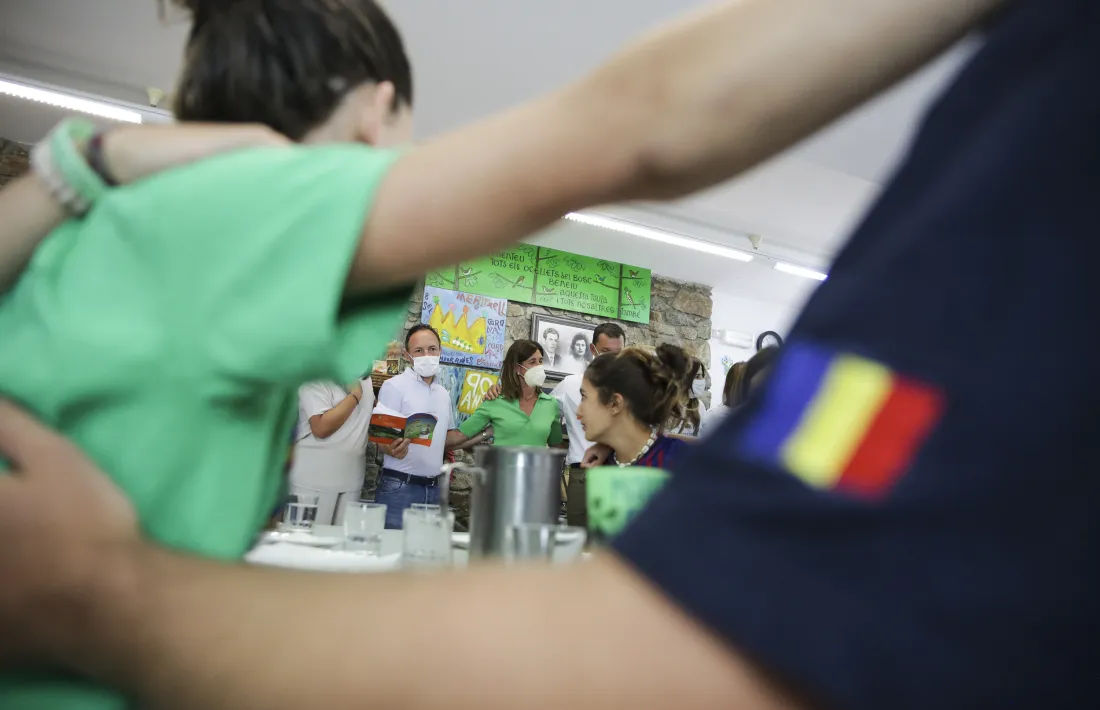 Un moment de la visita d'ahir al migdia d'Espot i alguns ministres.