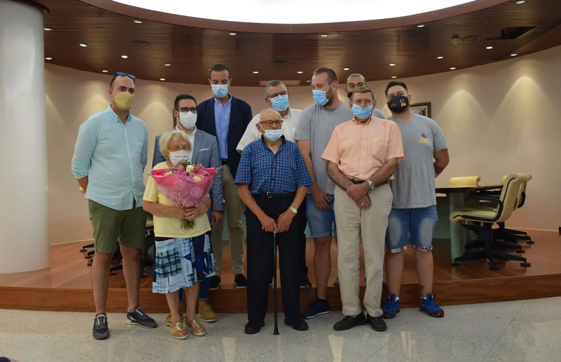 Foto de família de l'homenatge. 