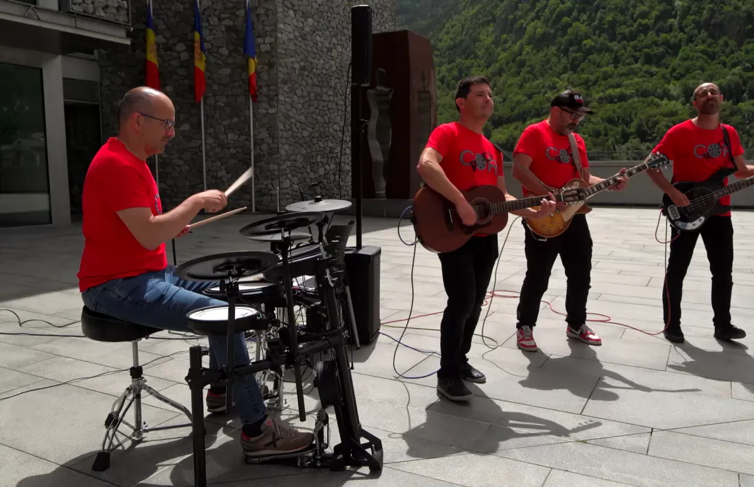 Un fotograma del vídeo.