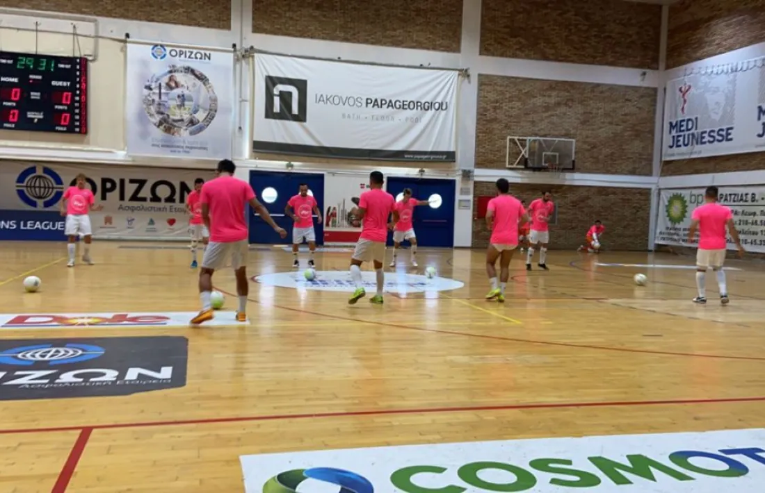 Els homes d’Òscar Guerrero ahir al Dais Sports Hall abans del partit contra el Doukas.