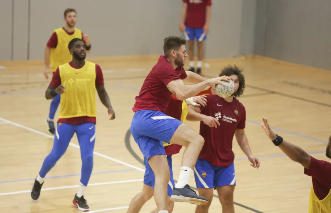 Un moment de l’entrenament d’ahir dels blaugranes al complex esportiu d’Encamp.