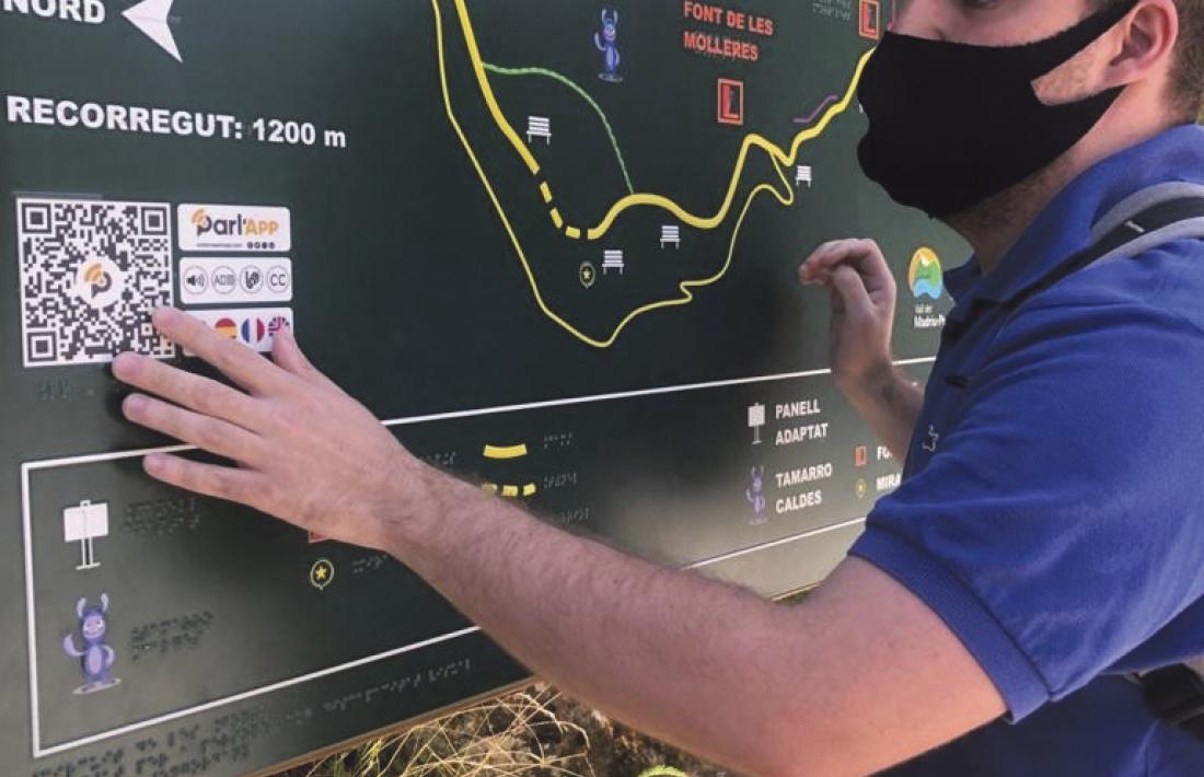 Toni Fernández, provant el nou mapa interactiu. 