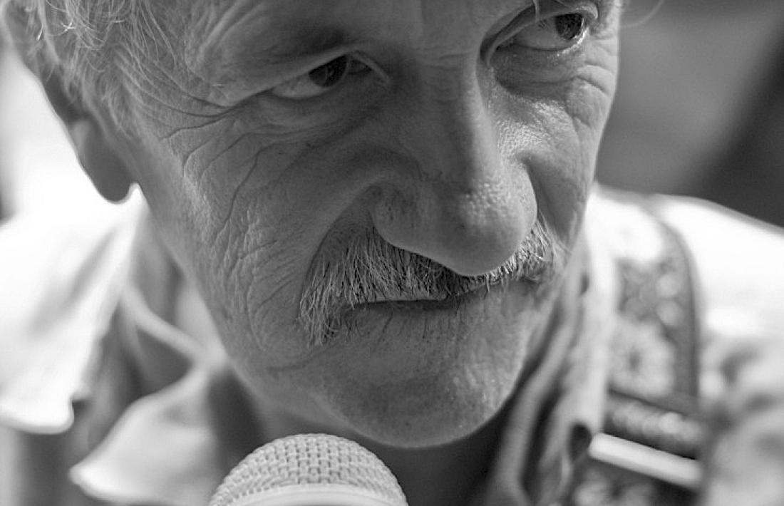 Primer pla del carismàtic músic. 