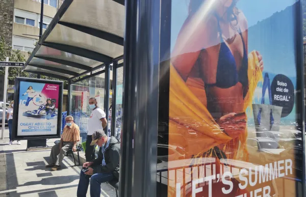 parada_bus_alv_-_facundo_santana_1_de_1