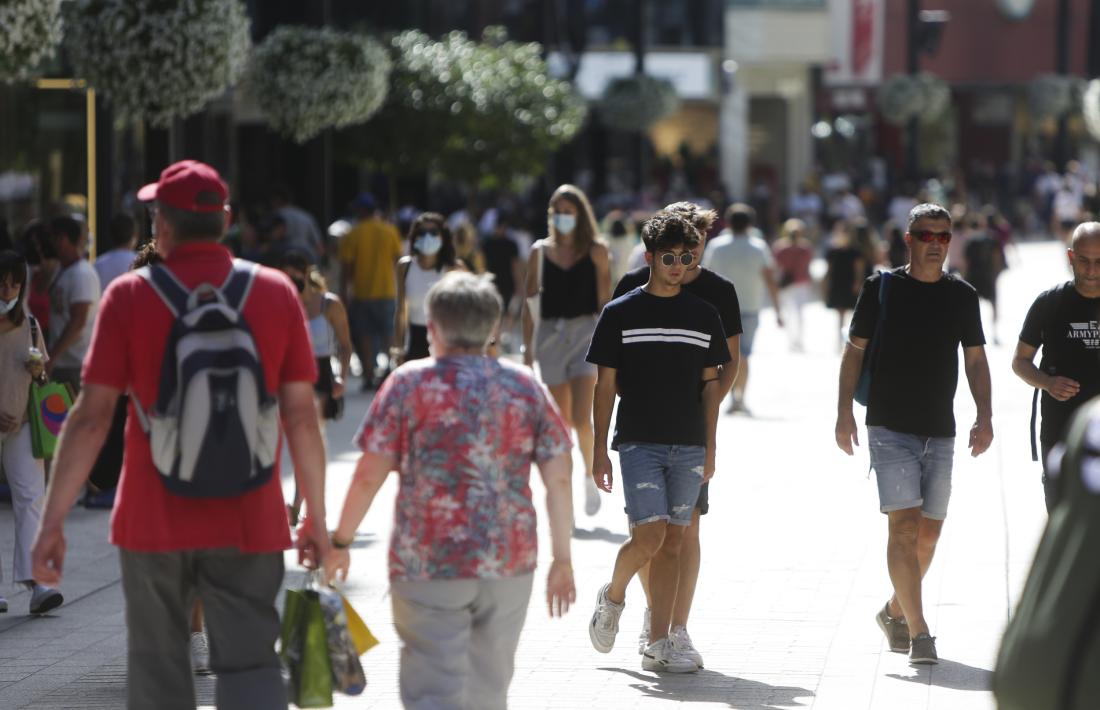 Els visitants han omplert l’eix comercial durant el mes d’agost.