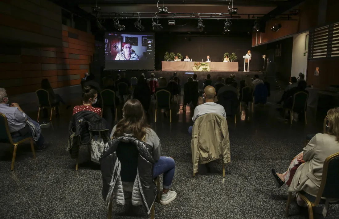 Una trentena de persones van assistir de forma presencial a l'acte convocat ahir al vespre per la plataforma anti-Grifols.