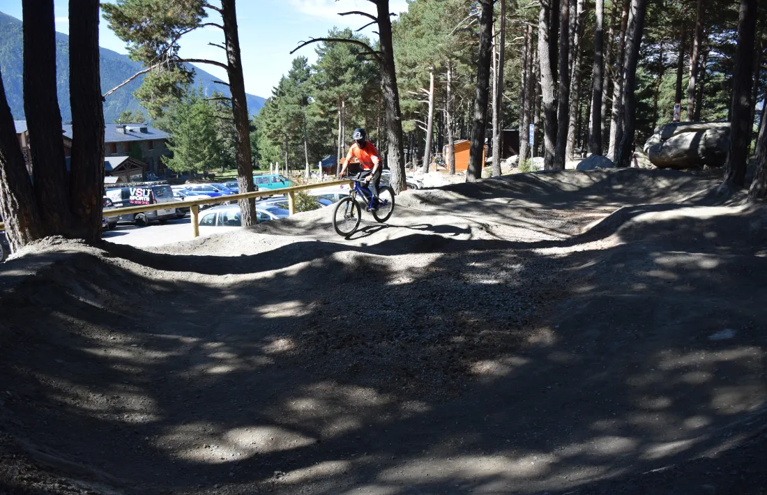 La nova bike àrea al camp del Serrat.