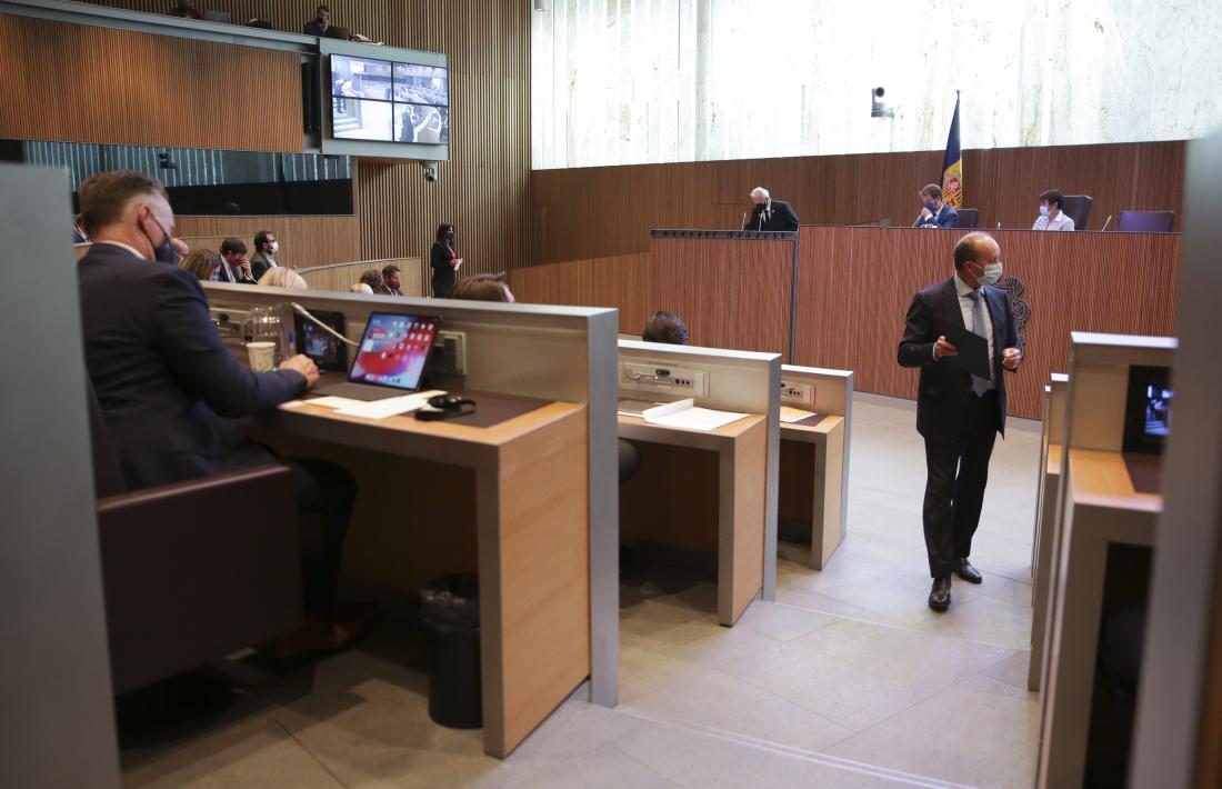 El ministre de Justícia i Interior, Josep Maria Rossell, en la sessió plenària d’ahir.