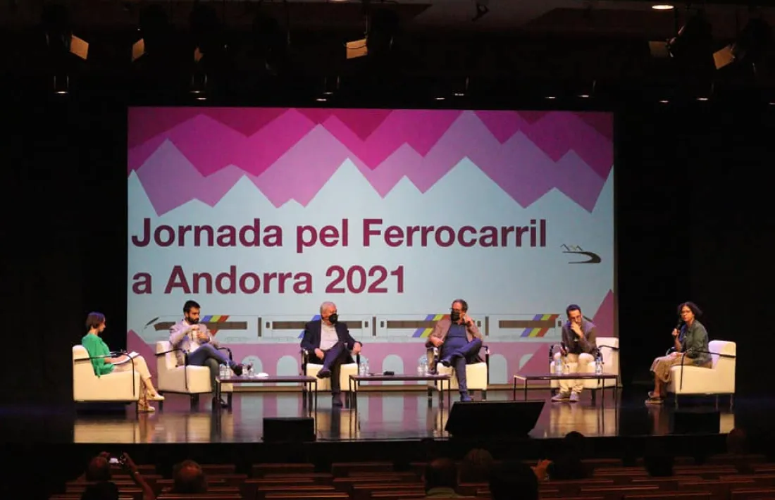 Un moment de la taula rodona sobre el ferrocarril, dissabte passat.