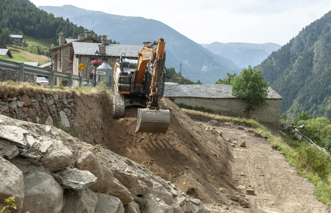 Els treballs iniciats a l'entrada del poble de Prats.