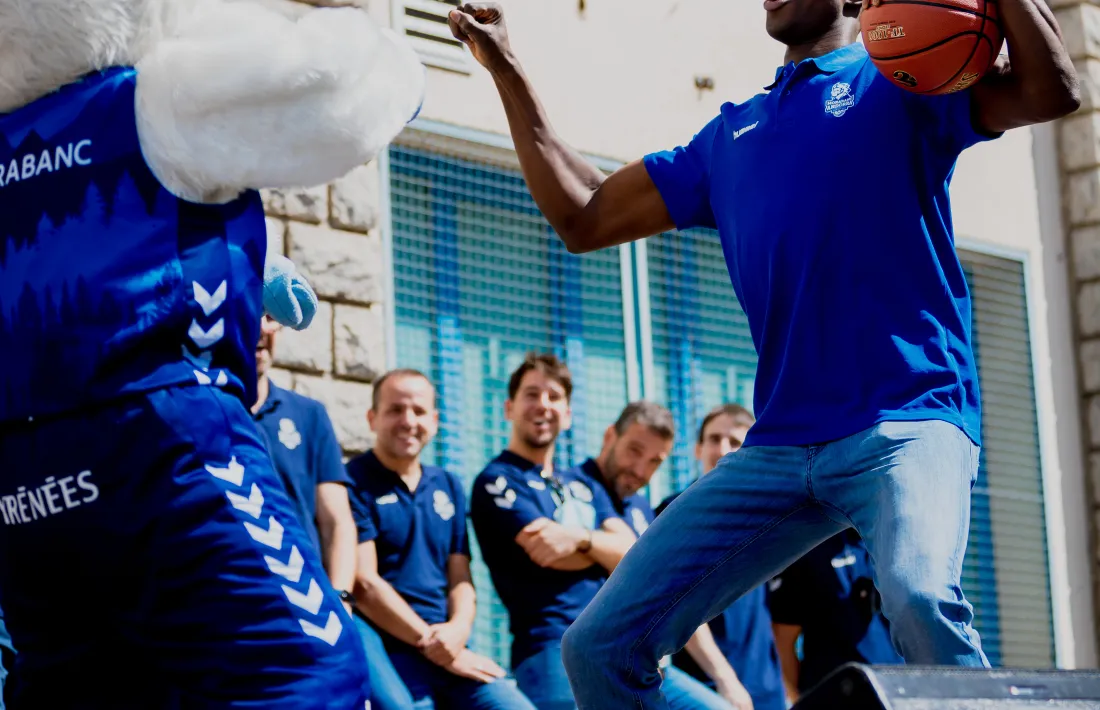 Moussa Diagne, que s’està recuperant d’una lesió al bessó, va ser l’ànima de la festa. Foto: BCA / Martín Imatge